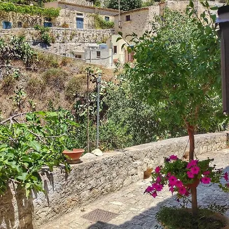 Lilibeth - Charming & Lovely Views Holiday home